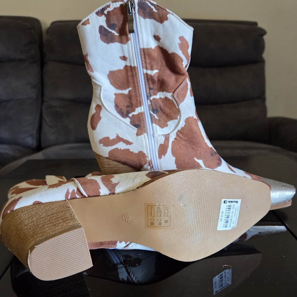 Dakota Cow Print Western Ankle Boot
Beast Fashion - Picture 5 of 6